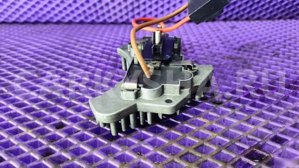 Резистор печки Mercedes-Benz W210 Mercedes-Benz E-klasse оригинальный номер 2108206210