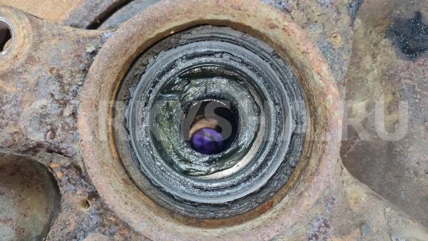 Кулак поворотный левый Nissan Terrano WD21 Nissan Terrano 