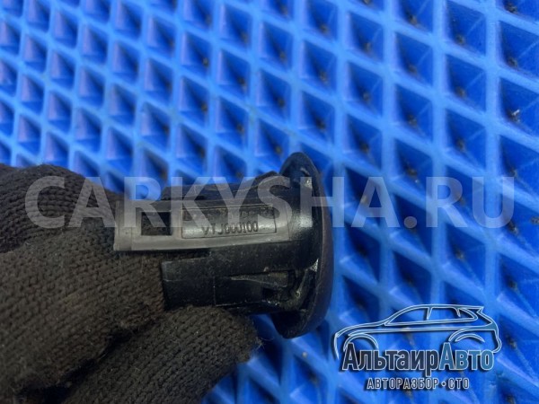 Крепление заднего датчика парковки Discovery 3 Land Rover Discovery оригинальный номер Vtj000100