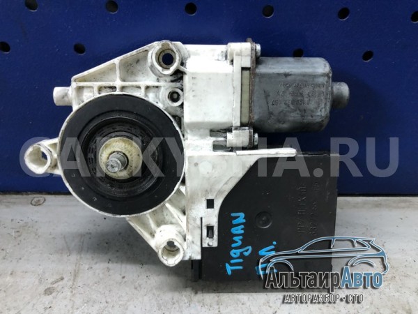 Моторчик стеклоподъемника Tiguan Passat левый Volkswagen Passat оригинальный номер 1K0959792R