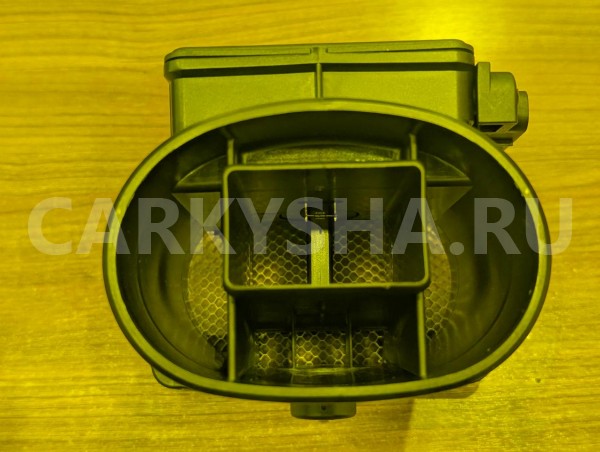 Датчик расхода воздуха Mitsubishi Pajero оригинальный номер MD183618