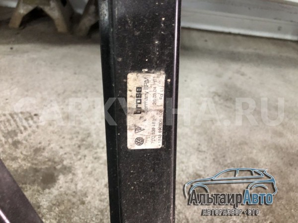 Стеклоподъемник задний левый Touareg 1 рамка двери Volkswagen Touareg оригинальный номер 7L0839461