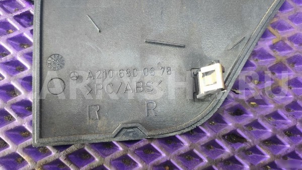 Заглушка торпедо правая Mercedes-Benz W210 Mercedes-Benz E-klasse оригинальный номер 2106800878
