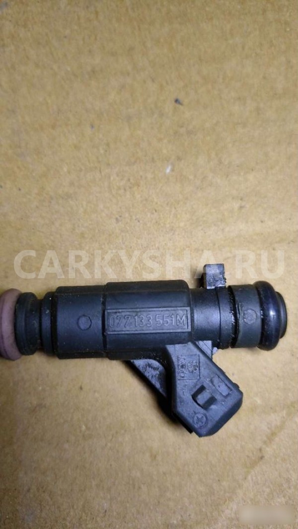 Форсунка топливная Туарег Audi A8 оригинальный номер 077133551M