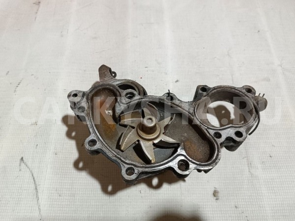 Насос водяной (помпа) Toyota Hilux Surf оригинальный номер 1610069225