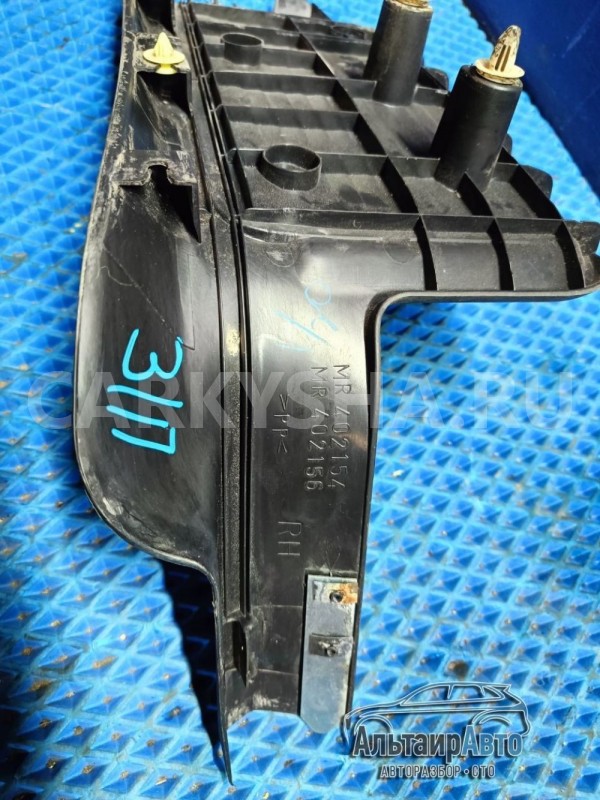 Накладка порога внутренняя задняя Mitsubishi Pajero IV (2006—2011) Mitsubishi i оригинальный номер MR402153