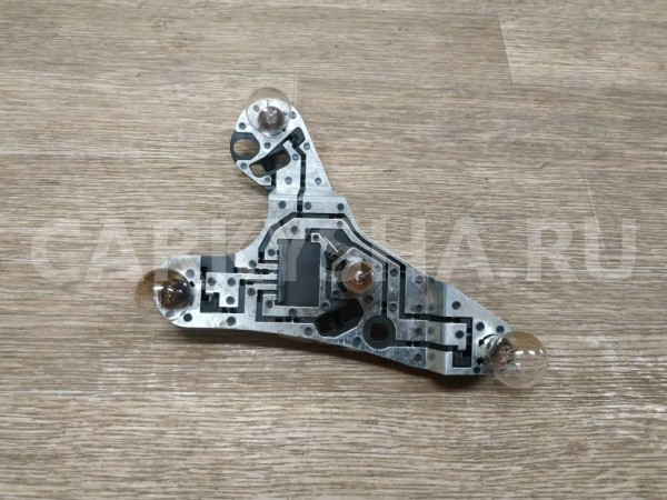 Плата заднего фонаря левого Toyota Avensis оригинальный номер 8156505140