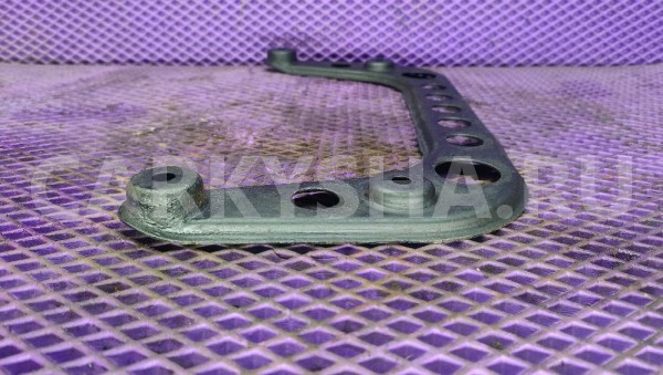 Кронштейн рулевой рейки Mercedes-Benz W210 Mercedes-Benz E-klasse оригинальный номер 2104530486