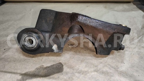 Кронштейн привода передний правый Вольво Volvo XC60 оригинальный номер 30787842