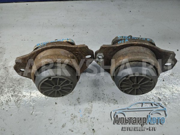 Опора двигателя range rover sport discovery 3 Land Rover Discovery оригинальный номер kkb500441G