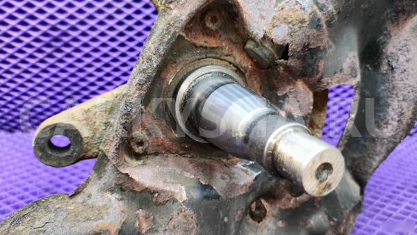 Кулак поворотный передний левый Mercedes-Benz W210 Mercedes-Benz E-klasse оригинальный номер 2102201