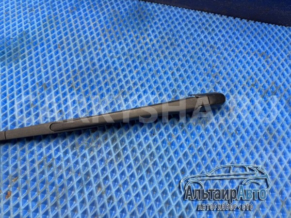 Поводок стеклоочистителя задний Pajero 4 Mitsubishi i оригинальный номер 8253A029