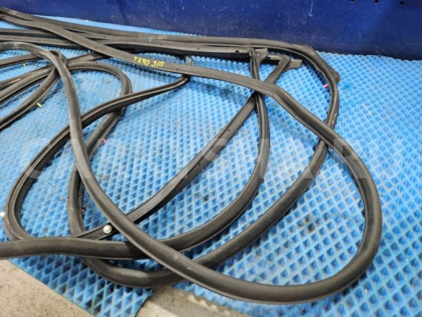 Уплотнитель резинка двери Toyota Avensis T250 Toyota Avensis оригинальный номер 67872-05080