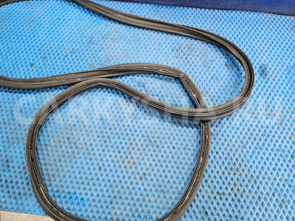 уплотнитель крышки багажника Toyota Avensis T250 Toyota Avensis оригинальный номер 6446105031