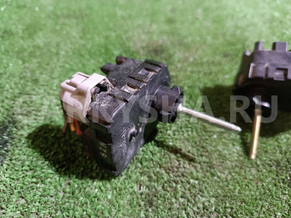 Моторчик корректора фары Toyota Avensis оригинальный номер 8566112010