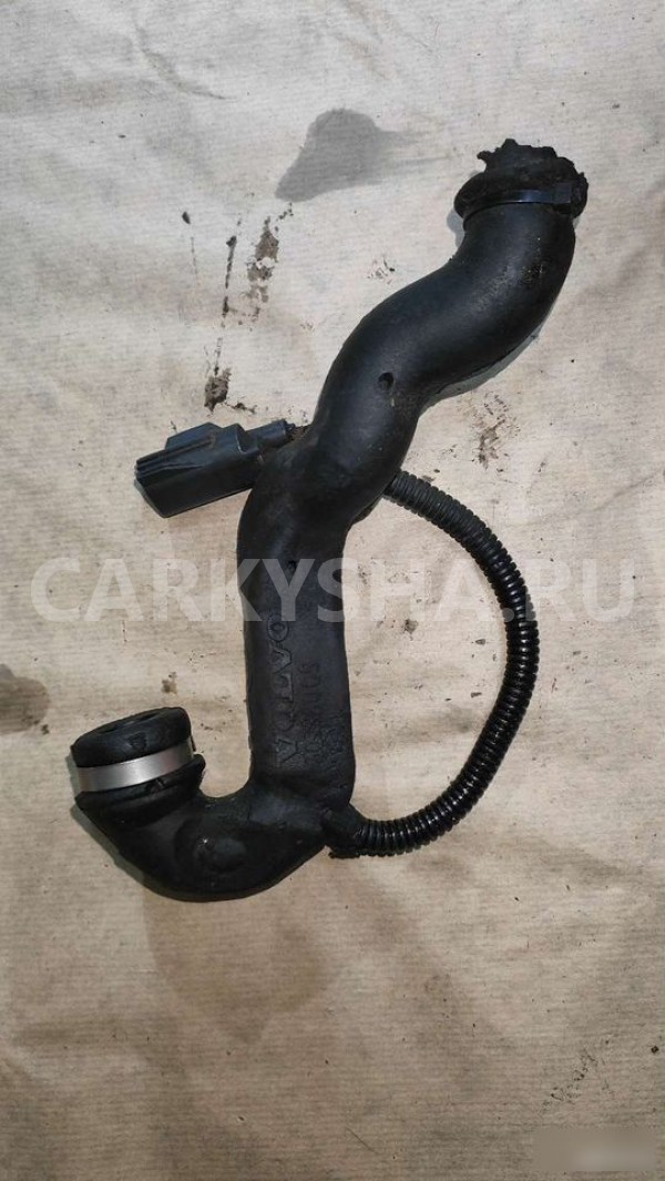 Патрубок вентиляции картера Вольво Volvo V70 оригинальный номер 30788009