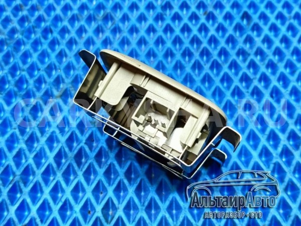 Плафон салонный Mitsubishi Pajero 4 потолочный Mitsubishi i оригинальный номер MN108119ZZ