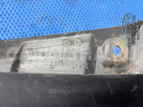 Брызговик передний левый вод бампер Pajero 4 Mitsubishi i оригинальный номер 6405A077