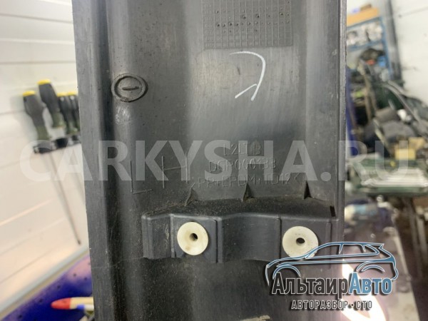 Накладка передней левой двери Discovery 3 молдинг Land Rover Discovery оригинальный номер Dgp000133