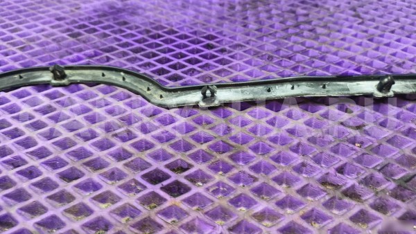 Планка уплотнителя двери Mercedes-Benz W210 Mercedes-Benz E-klasse оригинальный номер 2107370135