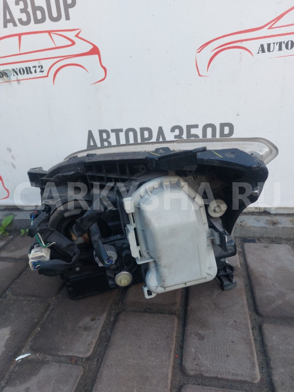 Фара правая Toyota Avensis T250 дорест Toyota Avensis оригинальный номер 8113005162