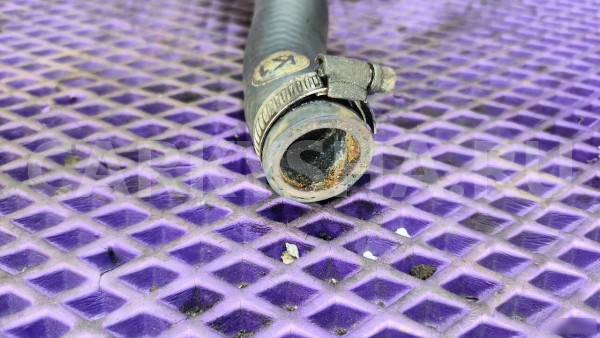 Патрубок охлаждения Mercedes-Benz W210 2.3 MT M111 Mercedes-Benz E-klasse оригинальный номер 2108320094