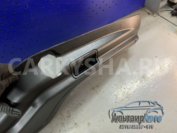 Обшивка крышки двери багажника Discovery 3 Land Rover Discovery оригинальный номер erq000104