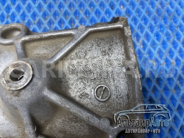 Кронштейн компрессора кондиционераPajero 4 Mitsubishi i оригинальный номер mr398429409