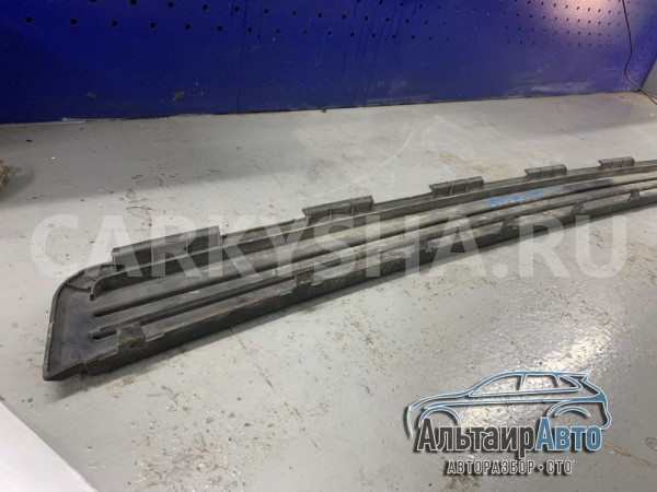 Накладка заднего бампера Discovery 3 4 Дискавери Land Rover Discovery оригинальный номер Doe000011