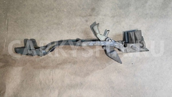 Кронштейн ручки задний правый Туарег Volkswagen Touareg оригинальный номер 7L0839886A