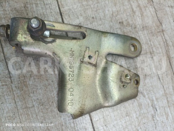 Кронштейн натяжного ролика Mitsubishi Lancer X (2007—2010) Mitsubishi Lancer оригинальный номер mn195751