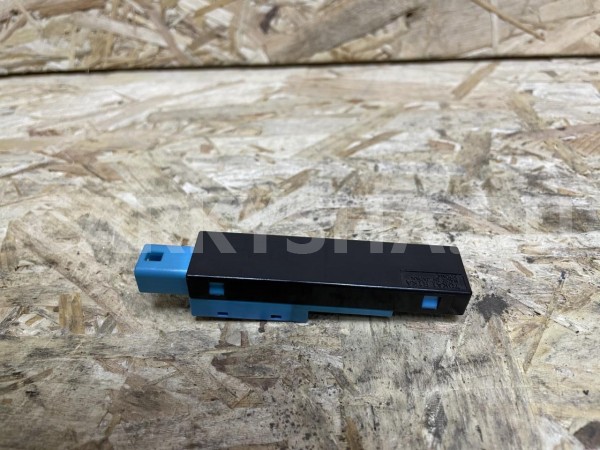 Антенна бесключевого доступа Toyota Land Cruiser 200 Series оригинальный номер 89992-60010