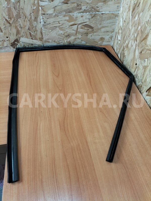 Уплотнитель стекла двери задний левый Toyota Toyota Carina оригинальный номер 6814220150