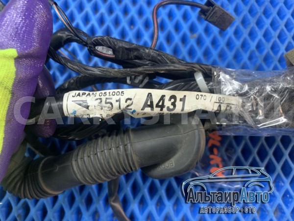 Электропроводка (коса) двери багажника Pajero 3 Mitsubishi i оригинальный номер 8512A431