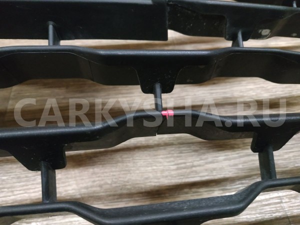 Решетка в бампер центральная Mitsubishi Pajero оригинальный номер 6402A373