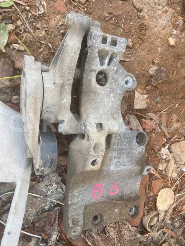 Кронштейн кондиционера Volkswagen Passat B6 (2005—2010) Volkswagen Passat оригинальный номер 1K0260885B, Bmp