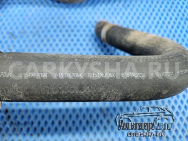 Патрубок радиатора Pajero 4 2015 передний верхний Mitsubishi i оригинальный номер MR404876