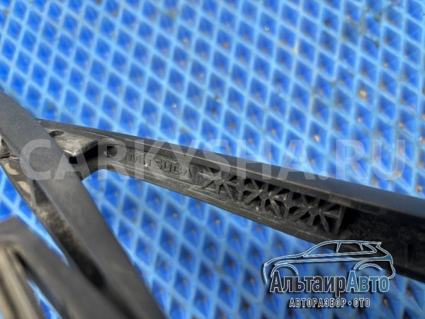 Поводок стеклоочистителя задний Mitsubishi Pajero Mitsubishi i оригинальный номер 8253A029