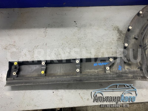 Молдинг двери правый задний Land Rover Discovery 3 Land Rover Discovery оригинальный номер Dgp000144