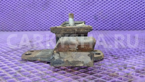 Опора двигателя правая Nissan Terrano WD21 TD27T Nissan Terrano 