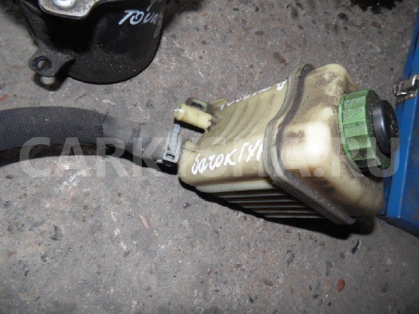 Бачок гидроусилителя Volkswagen Touareg I рестайлинг (2006—2010) Volkswagen Touareg 