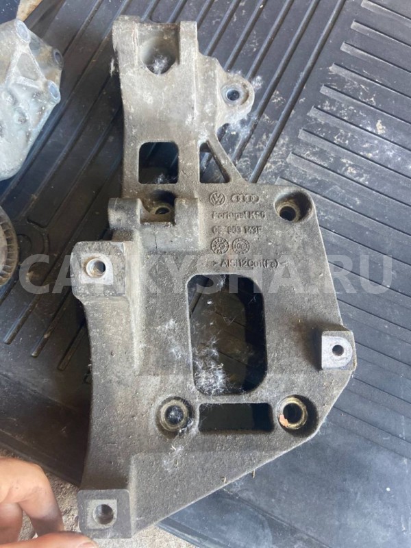 Кронштейн кондиционера Volkswagen Golf Mk5 (2003—2009) Volkswagen Golf оригинальный номер 06F903143F