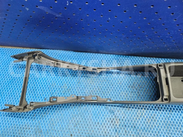 Консоль центральная Toyota Avensis 2 T250 Toyota Avensis оригинальный номер 5891105070B0