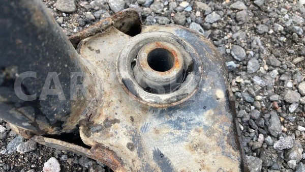 Кронштейн раздатки подрамник Range Rover 3 L322 Land Rover Range Rover оригинальный номер KQC500080