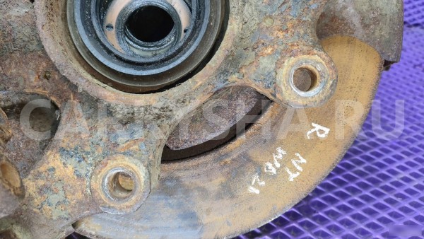 Поворотный кулак правый Nissan Terrano WD21 TD27T Nissan Terrano 