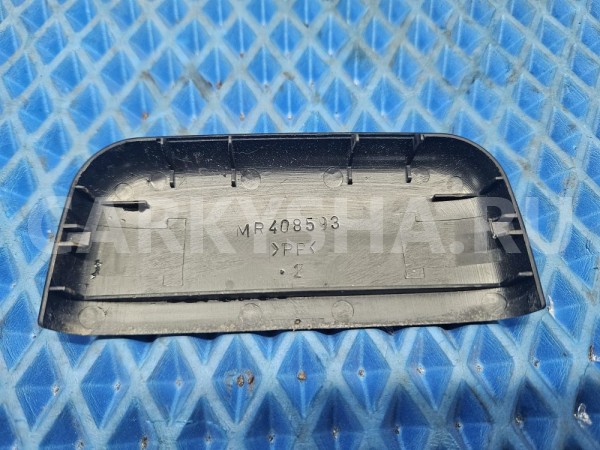 Заглушка накладка сиденья Montero Pajero 3 4 Mitsubishi i оригинальный номер MR408593